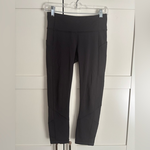 Lululemon Black Leggings Cropped Tights Activewear Athleisure Size 4 - Picture 1 of 5